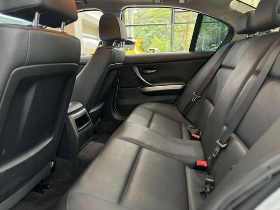 BMW-318i-2.0 SEDAN 16V GASOLINA 4P AUTOMÁTICO BMW-318i-2011
