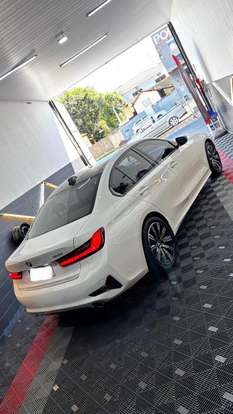 BMW-320i-2021