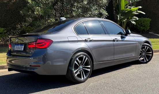 BMW-320i-2018