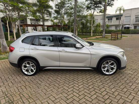 BMW-X1-2011