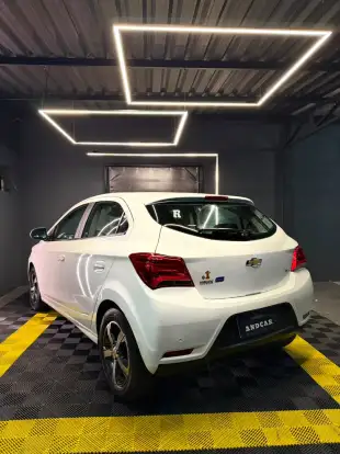 CHEVROLET-ONIX-2018