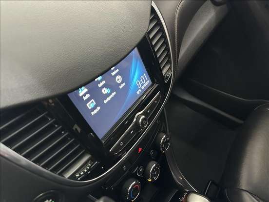 CHEVROLET-TRACKER-2018