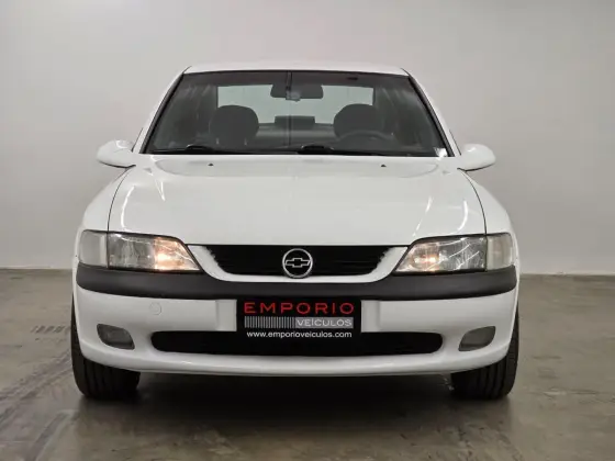 CHEVROLET VECTRA 2.0 MPFI GLS 8V GASOLINA 4P MANUAL CHEVROLET VECTRA 2.0 MPFI GLS 8V GASOLINA 4P MANUAL