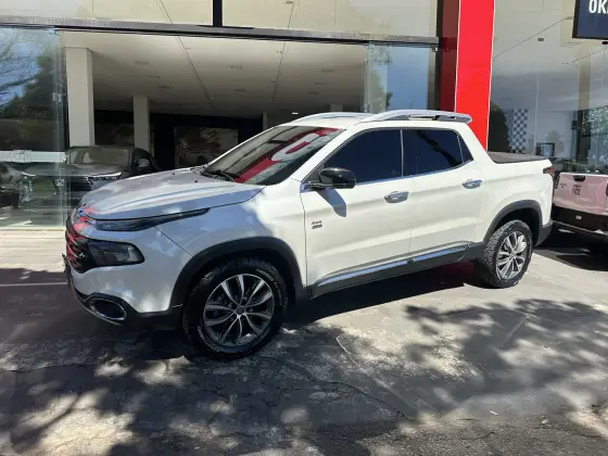 FIAT TORO 2.0 16V TURBO DIESEL VOLCANO 4WD AT9 FIAT TORO 2.0 16V TURBO DIESEL VOLCANO 4WD AT9