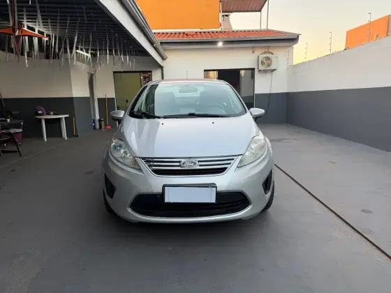 FORD FIESTA 1.6 MPI SEDAN 8V FLEX 4P MANUAL FORD FIESTA 1.6 MPI SEDAN 8V FLEX 4P MANUAL