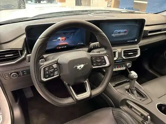 FORD-MUSTANG-2025