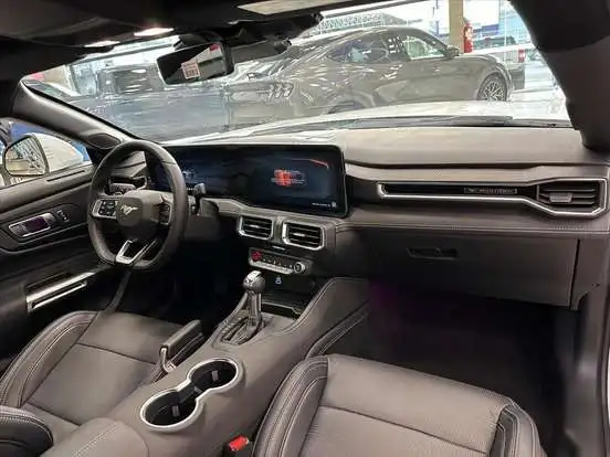 FORD-MUSTANG-2025