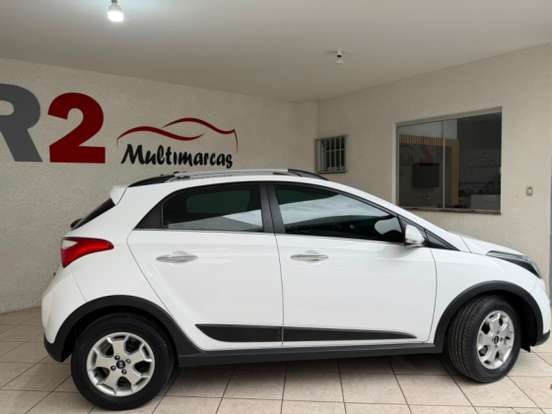 HYUNDAI-HB20X-1.6 16V PREMIUM FLEX 4P AUTOMÁTICO HYUNDAI-HB20X-2014