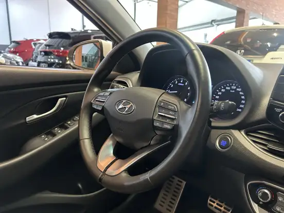 HYUNDAI-I30-2.0 MPI 16V GASOLINA 4P AUTOMÁTICO HYUNDAI-I30-2015