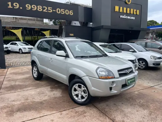 HYUNDAI TUCSON 2.0 MPFI GLS 16V 143CV 2WD FLEX 4P AUTOMÁTICO HYUNDAI TUCSON 2.0 MPFI GLS 16V 143CV 2WD FLEX 4P AUTOMÁTICO