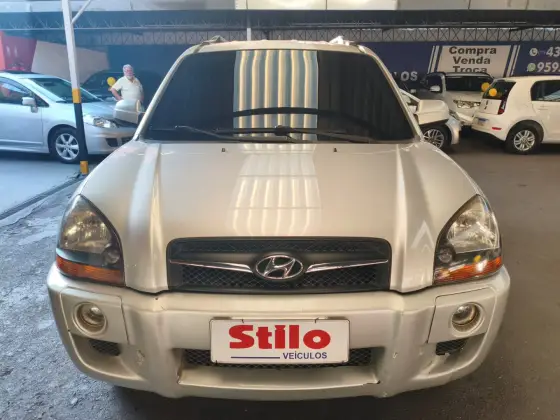 HYUNDAI TUCSON 2.0 MPFI GLS 16V 143CV 2WD FLEX 4P AUTOMÁTICO HYUNDAI TUCSON 2.0 MPFI GLS 16V 143CV 2WD FLEX 4P AUTOMÁTICO