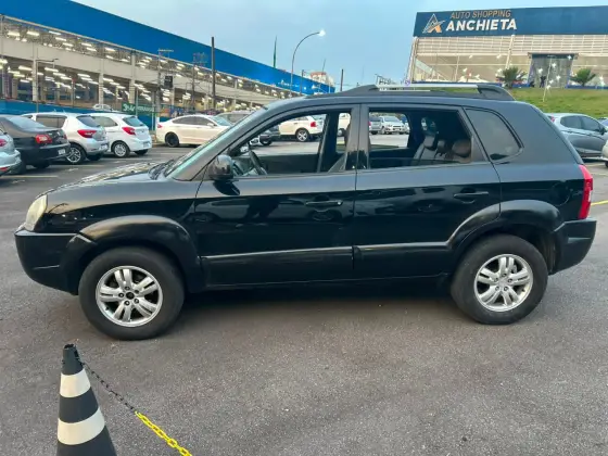HYUNDAI TUCSON 2.0 MPFI GLS 16V 143CV 2WD GASOLINA 4P AUTOMÁTICO HYUNDAI TUCSON 2.0 MPFI GLS 16V 143CV 2WD GASOLINA 4P AUTOMÁTICO