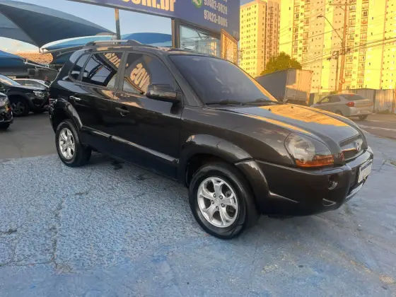 HYUNDAI TUCSON 2.0 MPFI GLS 16V 143CV 2WD GASOLINA 4P AUTOMÁTICO HYUNDAI TUCSON 2.0 MPFI GLS 16V 143CV 2WD GASOLINA 4P AUTOMÁTICO