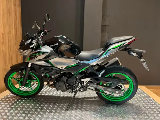KAWASAKI-Z500 SE-2025