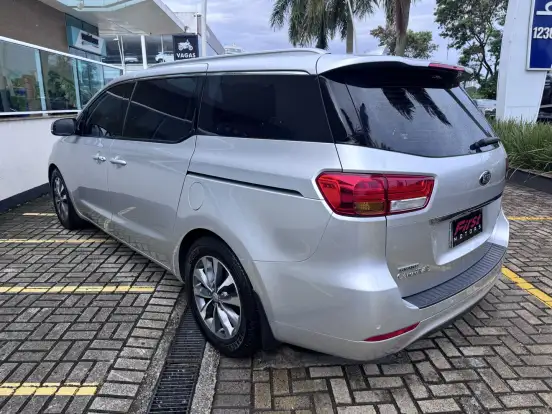 KIA-CARNIVAL-2016