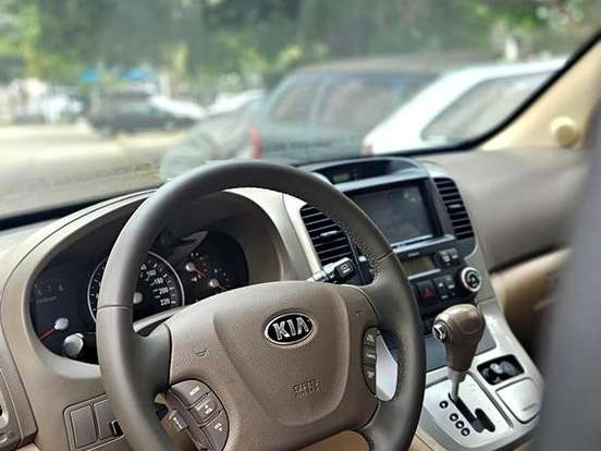 KIA-CARNIVAL-3.5 EX V6 24V GASOLINA 4P AUTOMÁTICO KIA-CARNIVAL-2014