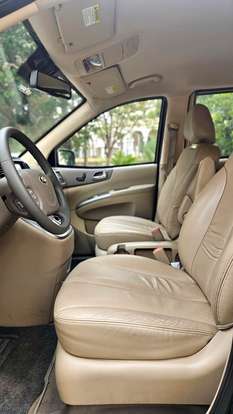KIA-CARNIVAL-2014