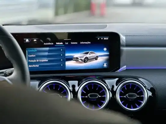MERCEDES-BENZ-CLA 200-2025