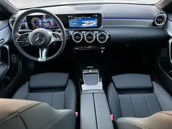 MERCEDES-BENZ-CLA 200-2025