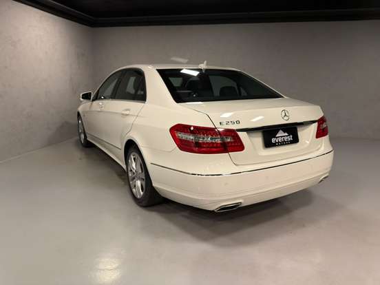 MERCEDES-BENZ-E 250-1.8 CGI AVANTGARDE 16V GASOLINA 4P AUTOMÁTICO MERCEDES-BENZ-E 250-2011