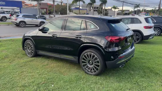 MERCEDES-BENZ-GLA 200-2025