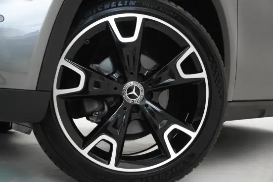 MERCEDES-BENZ-GLA 200-2018