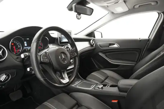 MERCEDES-BENZ-GLA 200-2018