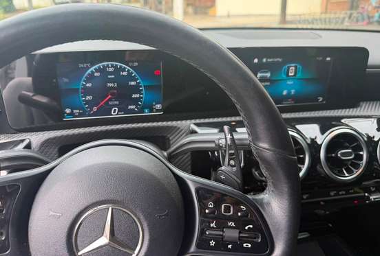 MERCEDES-BENZ-A 200-2019