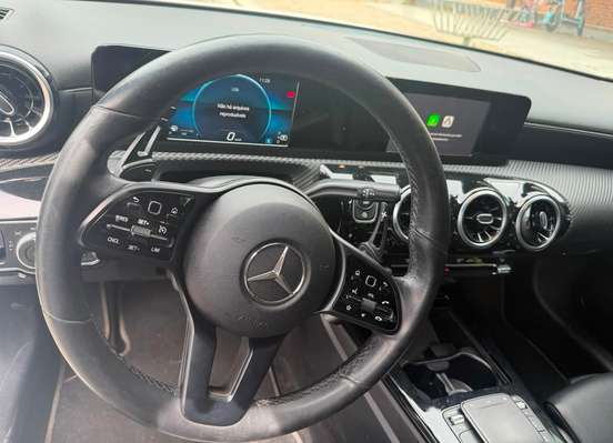 MERCEDES-BENZ-A 200-2019