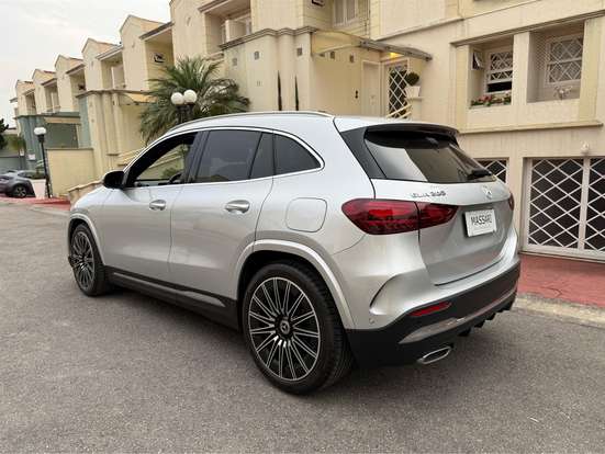 MERCEDES-BENZ-GLA 200-2023