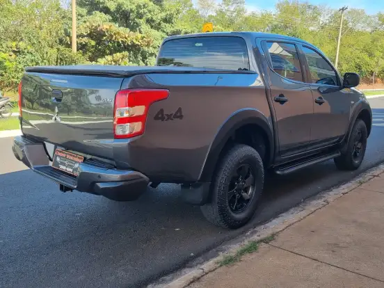 MITSUBISHI-L200 TRITON-2.4 16V TURBO DIESEL OUTDOOR GLS CD 4X4 AUTOMÁTICO MITSUBISHI-L200 TRITON-2020