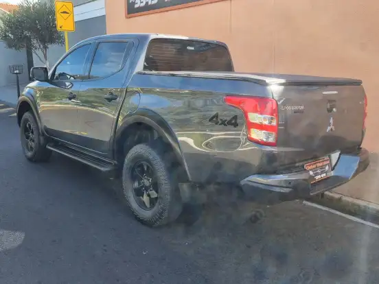 MITSUBISHI-L200 TRITON-2.4 16V TURBO DIESEL OUTDOOR GLS CD 4X4 AUTOMÁTICO MITSUBISHI-L200 TRITON-2020