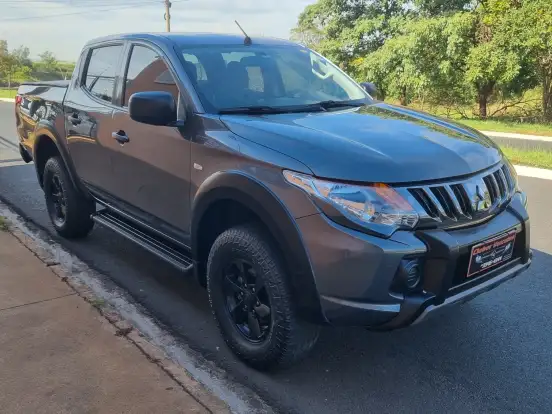 MITSUBISHI-L200 TRITON-2.4 16V TURBO DIESEL OUTDOOR GLS CD 4X4 AUTOMÁTICO MITSUBISHI-L200 TRITON-2020