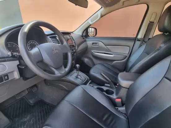 MITSUBISHI-L200 TRITON-2.4 16V TURBO DIESEL OUTDOOR GLS CD 4X4 AUTOMÁTICO MITSUBISHI-L200 TRITON-2020