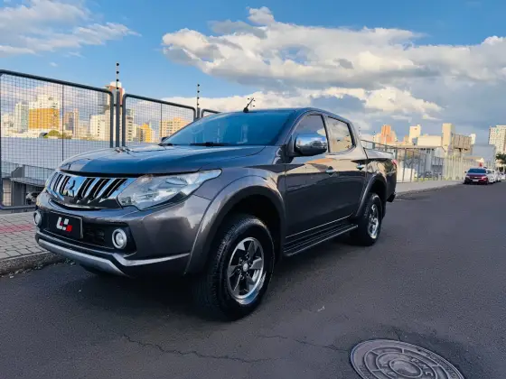 MITSUBISHI L200 TRITON 2.4 16V TURBO DIESEL SPORT HPE CD 4P 4X4 AUTOMÁTICO MITSUBISHI L200 TRITON 2.4 16V TURBO DIESEL SPORT HPE CD 4P 4X4 AUTOMÁTICO