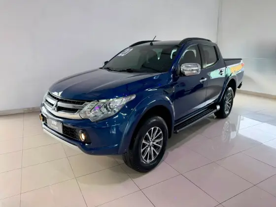 MITSUBISHI L200 TRITON 2.4 16V TURBO DIESEL SPORT HPE-S CD 4P 4X4 AUTOMÁTICO MITSUBISHI L200 TRITON 2.4 16V TURBO DIESEL SPORT HPE-S CD 4P 4X4 AUTOMÁTICO