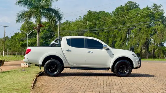 MITSUBISHI L200 TRITON 3.2 HPE 4X4 CD 16V TURBO INTERCOOLER DIESEL 4P AUTOMÁTICO