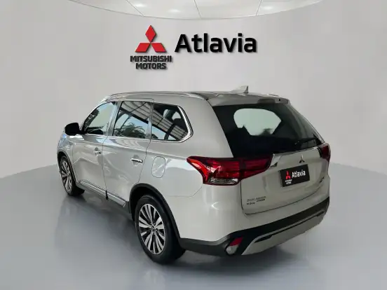 MITSUBISHI-OUTLANDER-2.2 MIVEC DI-D DIESEL HPE-S AWD AUTOMÁTICO MITSUBISHI-OUTLANDER-2021