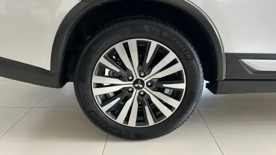 MITSUBISHI-OUTLANDER-2.2 MIVEC DI-D DIESEL HPE-S AWD AUTOMÁTICO MITSUBISHI-OUTLANDER-2021