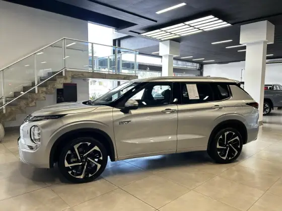 MITSUBISHI OUTLANDER 2.4 PHEV HPE-S S-AWC DHT MITSUBISHI OUTLANDER 2.4 PHEV HPE-S S-AWC DHT