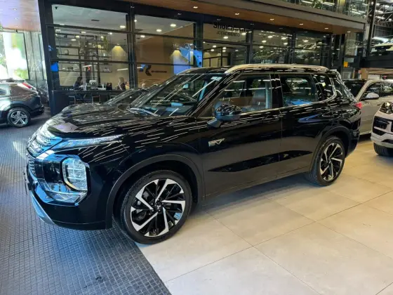 MITSUBISHI OUTLANDER 2.4 PHEV SIGNATURE S-AWC DHT MITSUBISHI OUTLANDER 2.4 PHEV SIGNATURE S-AWC DHT
