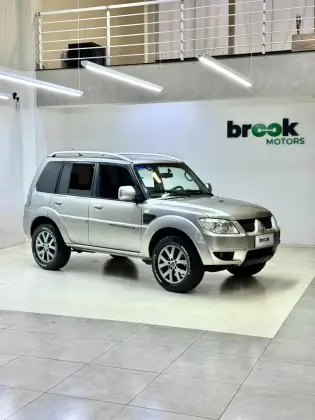 MITSUBISHI PAJERO TR4 2.0 4X2 16V 140CV FLEX 4P MANUAL MITSUBISHI PAJERO TR4 2.0 4X2 16V 140CV FLEX 4P MANUAL