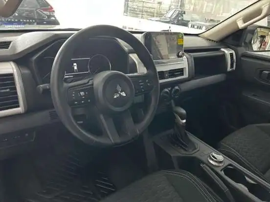 MITSUBISHI-TRITON-2025