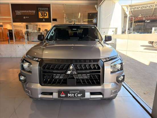 MITSUBISHI-TRITON-2025