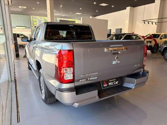 MITSUBISHI-TRITON-2025