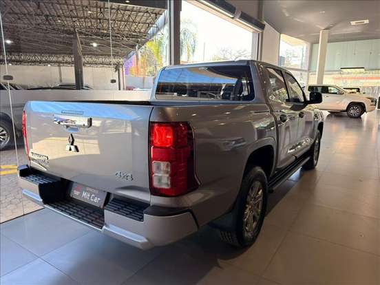 MITSUBISHI-TRITON-2.4 BITURBO DIESEL CD GLS 4X4 AUTOMÁTICO MITSUBISHI-TRITON-2025