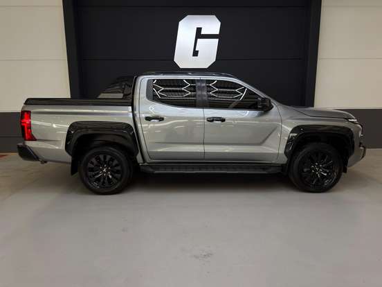 MITSUBISHI-TRITON-2025