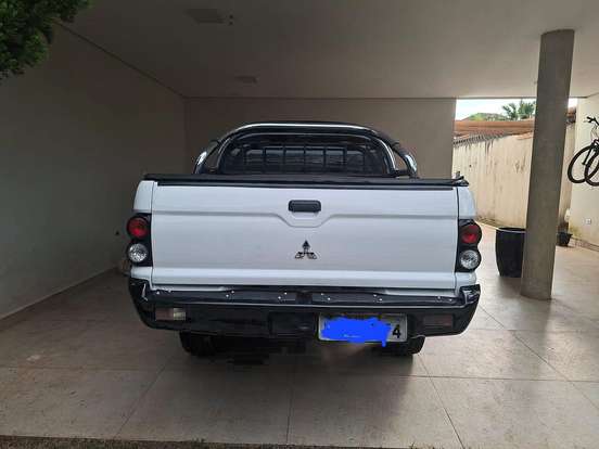 MITSUBISHI-L200-2009