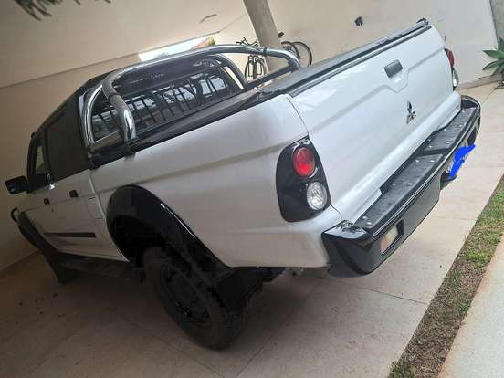 MITSUBISHI-L200-2009