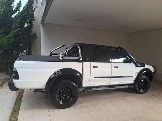 MITSUBISHI-L200-2009